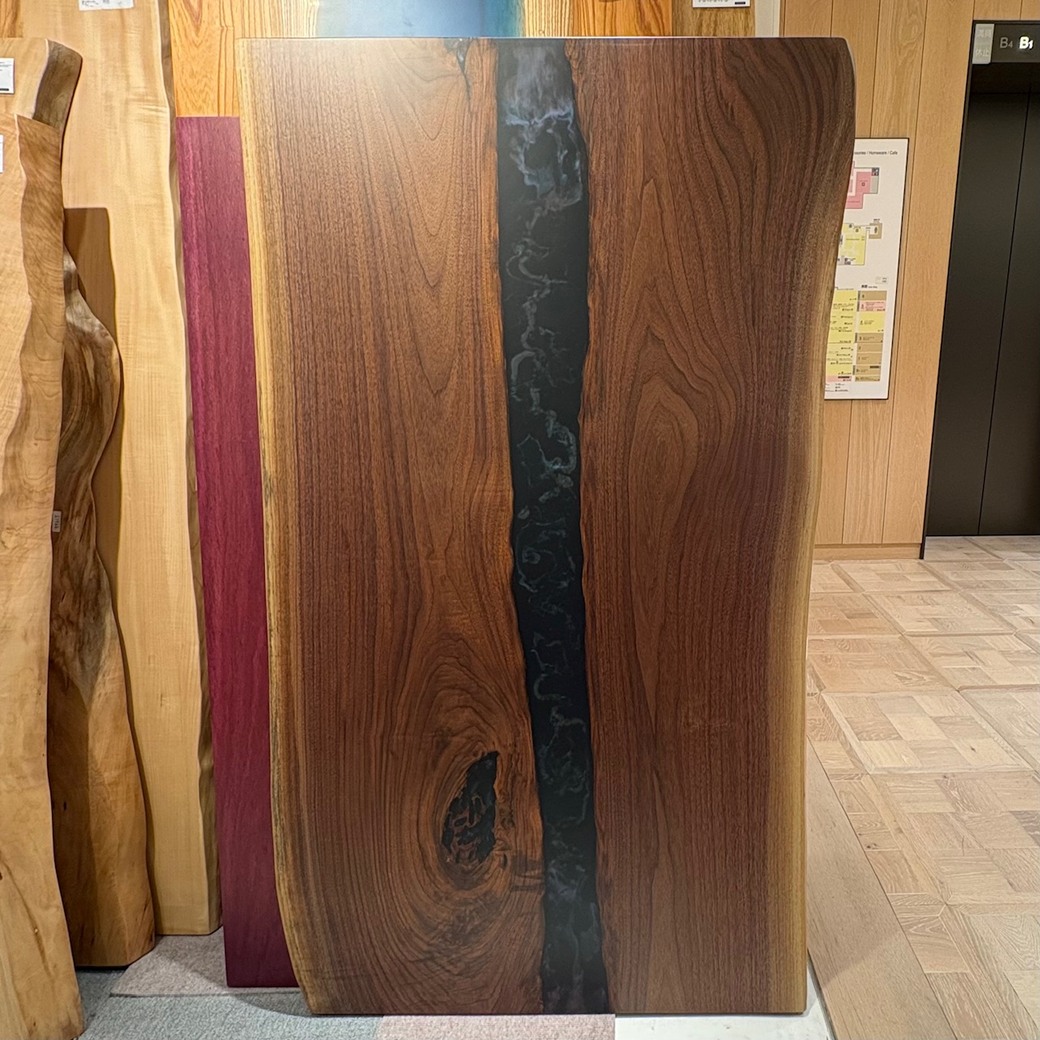 ブラックウォールナットレジンリバーテーブル(ブラック)[1630-910]