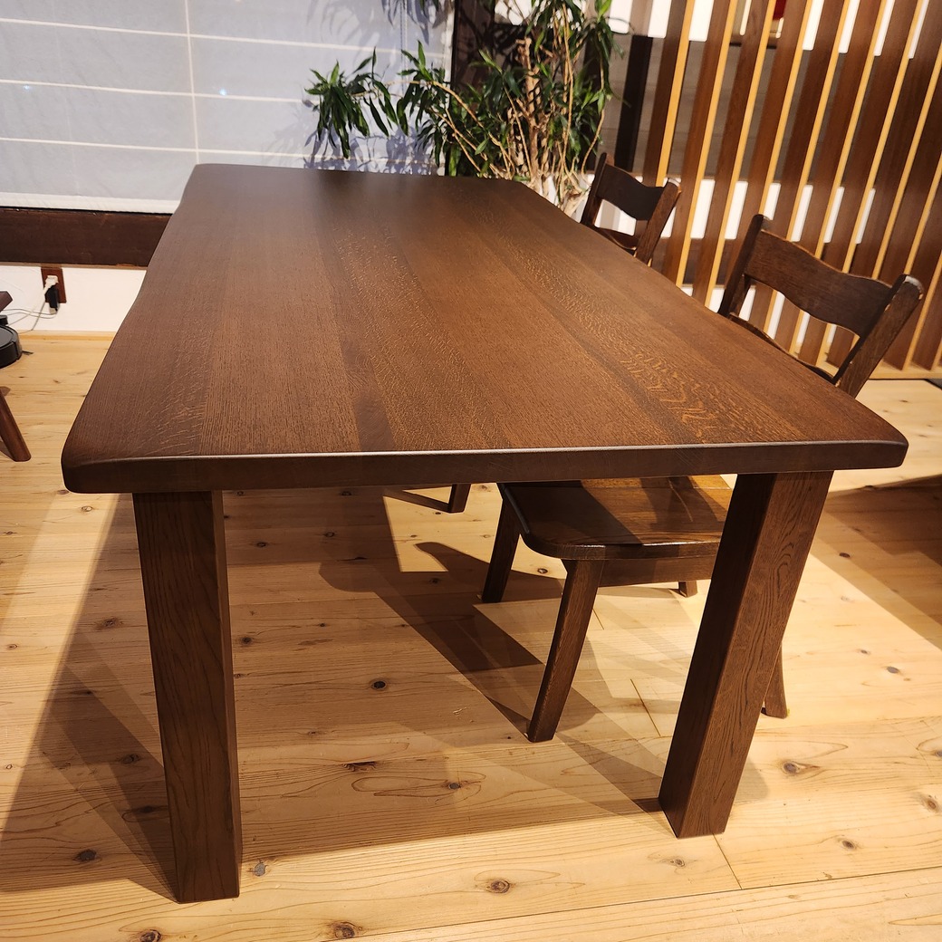 ナラ材ダイニングテーブル1800