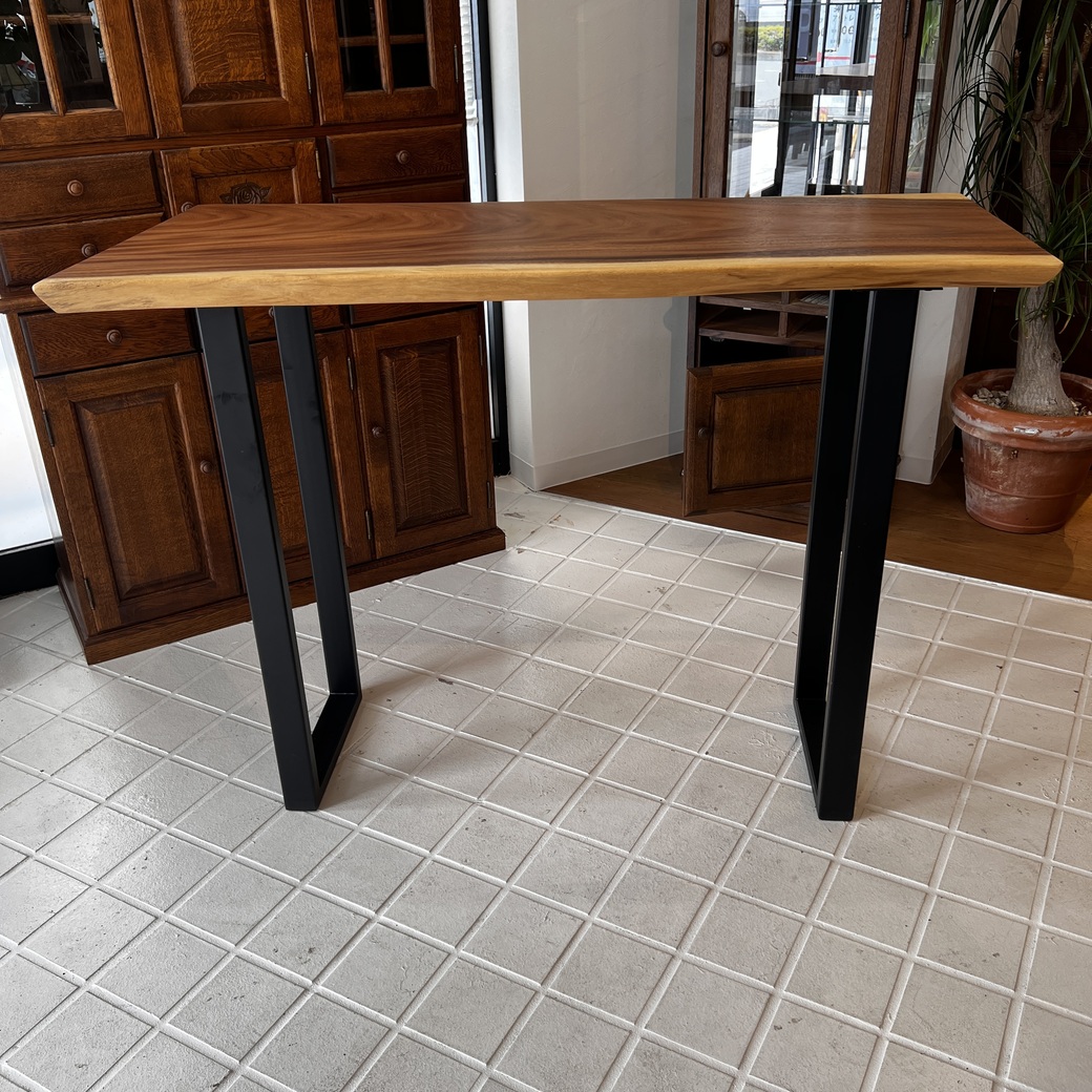 モンキーポッド一枚板カウンター