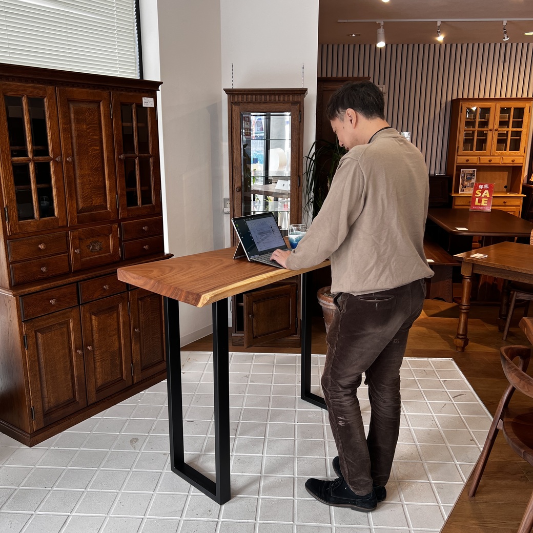 モンキーポッド一枚板カウンター